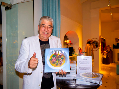 CAFÉ DES ARTISTES CUMPLE 35 AÑOS Y LO CELEBRA PRESENTANDO EL LIBRO "LA COCINA DEL ARTISTA"